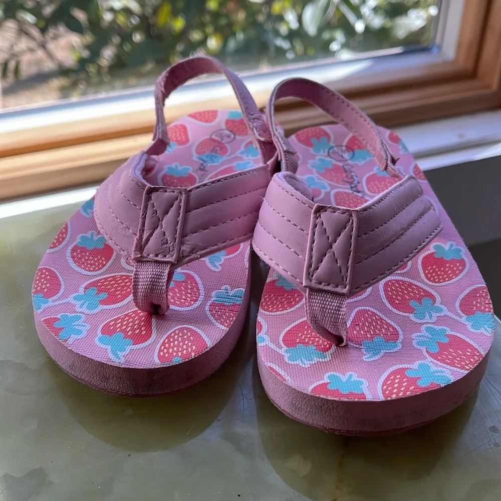 Cat & Jack Ash Flip Flop Sandals Pink strawberry, Sprinkle Unicorn L 9/10
